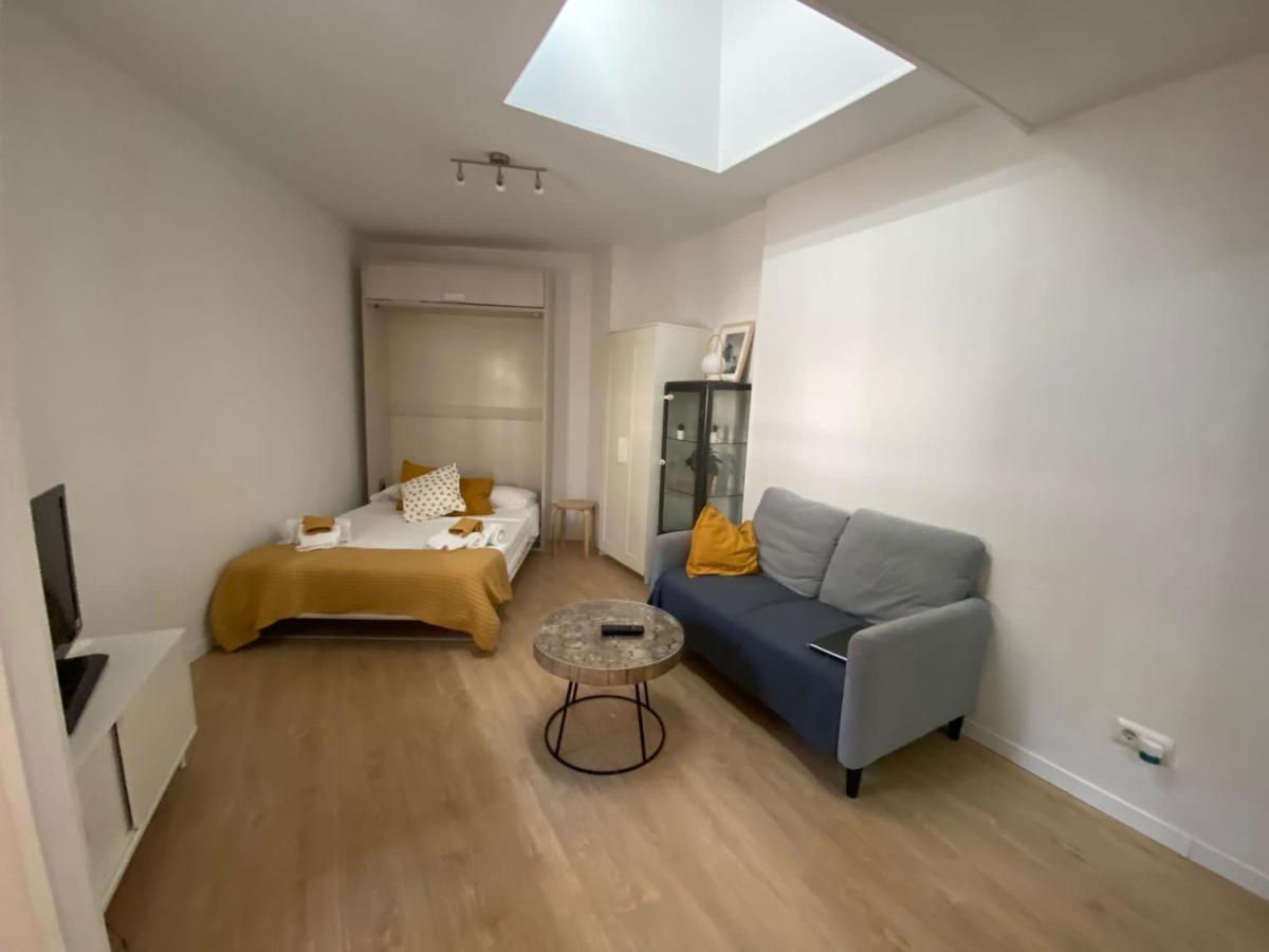 Bonito Estudio Con Terraza Madrid Luaran gambar